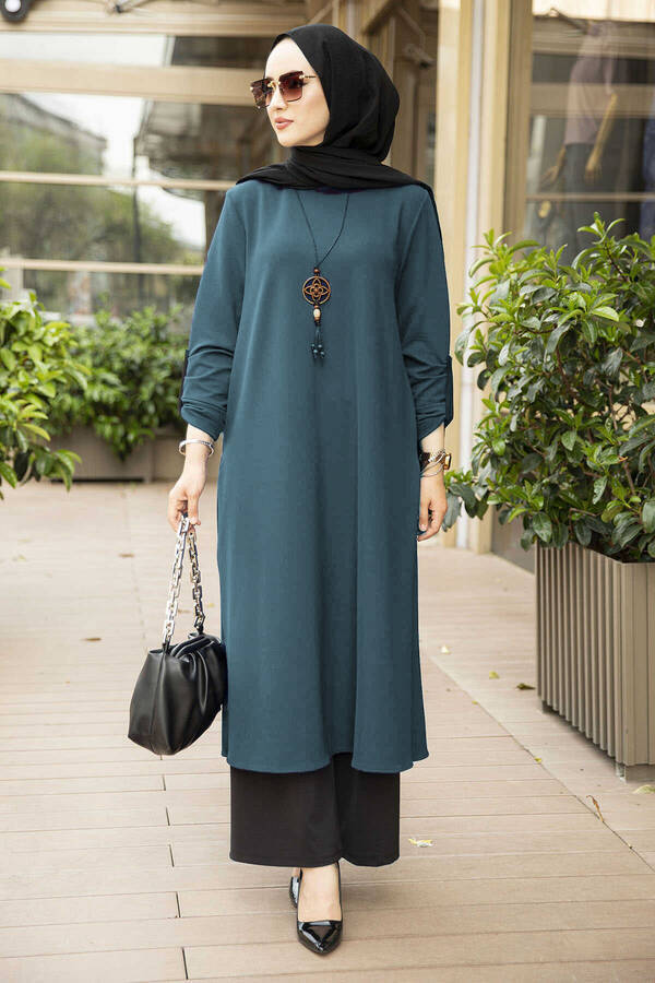Legra Orma's Turquoise Suit